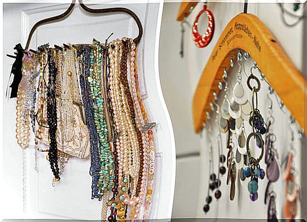 Use hangers to organize your jewelry