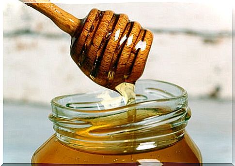 Honey is another of the ingredients that will help you sleep better.