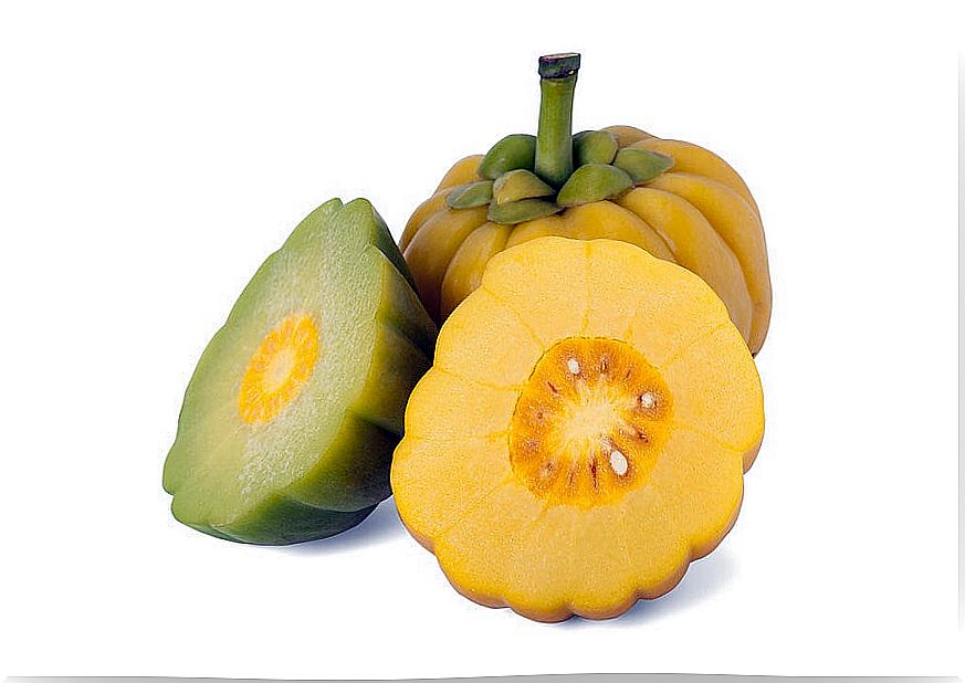 Garcinia, a fruit that supports weight loss.
