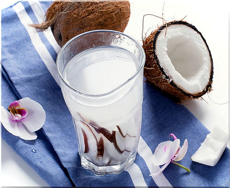 8 great benefits of coconut water