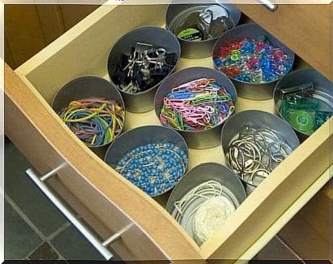 Drawer organizer with cans