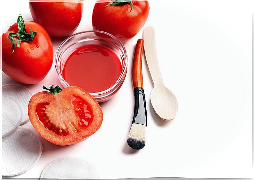 Tomato treatment to clean pores
