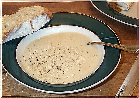 Garlic soup with onion