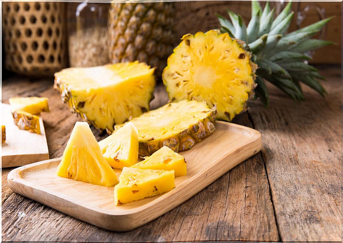 Pineapple cut to use in a flan.