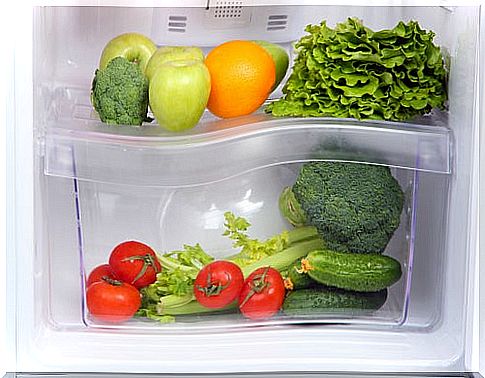What foods should not be kept in the fridge?